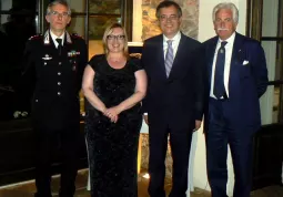 Il comandante provinciale dei Carabinieril, colonnello Flavio Magliocchetti, la presidentedel Lions Club Busca e Valli, Elisabetta Tremolanti, il sindaco, Marco Gallo e Dante Degiovanni del Lions Club